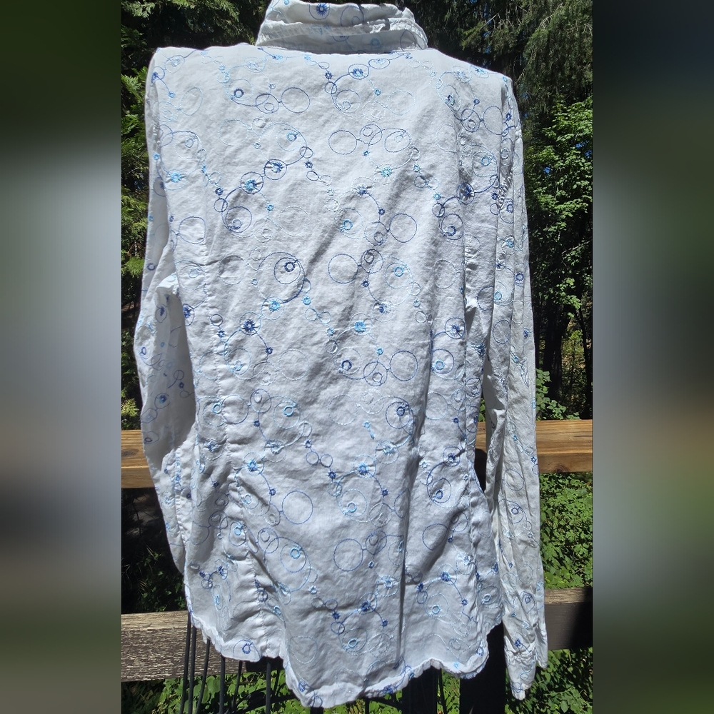 Horny Toad White & Blue Button Down Embroidered Shirt SzM - Picture 8 of 10